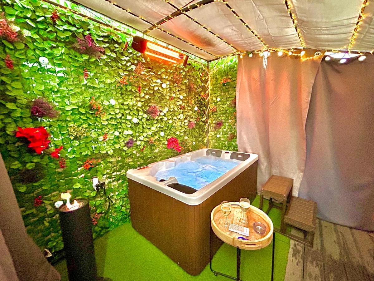 La Lover'S Jungle Pont-Sur-Yonne Bagian luar foto
